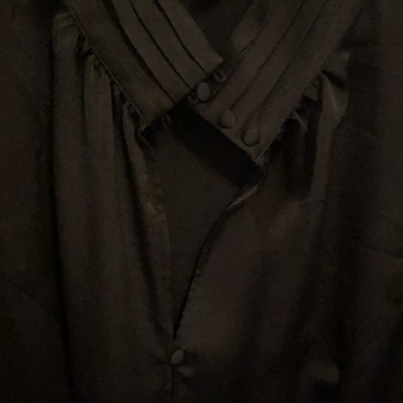 Size L black blouse - Picture 3 of 4